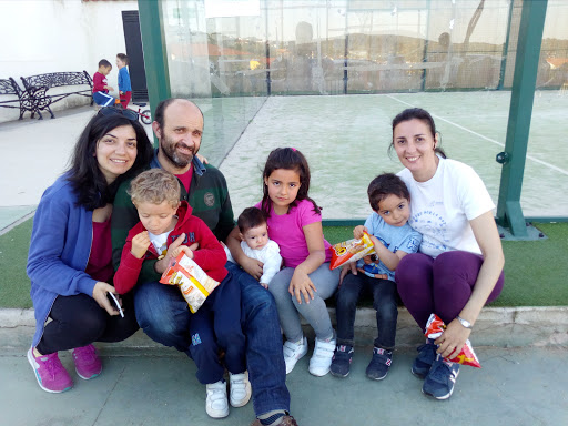 Pista de padel y parque infantil en Valle de Santa Ana
