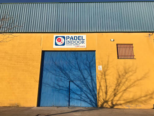 PÁDEL INDOOR CASAS-IBÁÑEZ. en Casas-Ibáñez
